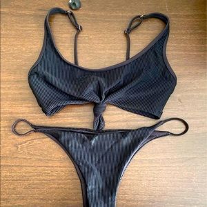 This offer is for both pieces!! Black ribbed Frankie’s Bikini top-M bottom-L